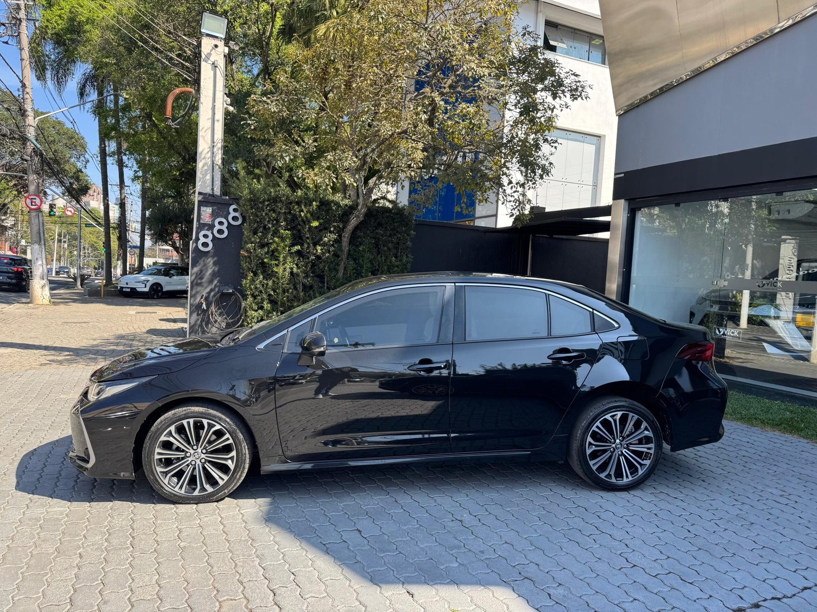 5b481749-0860-4e95-b100-38672835a826