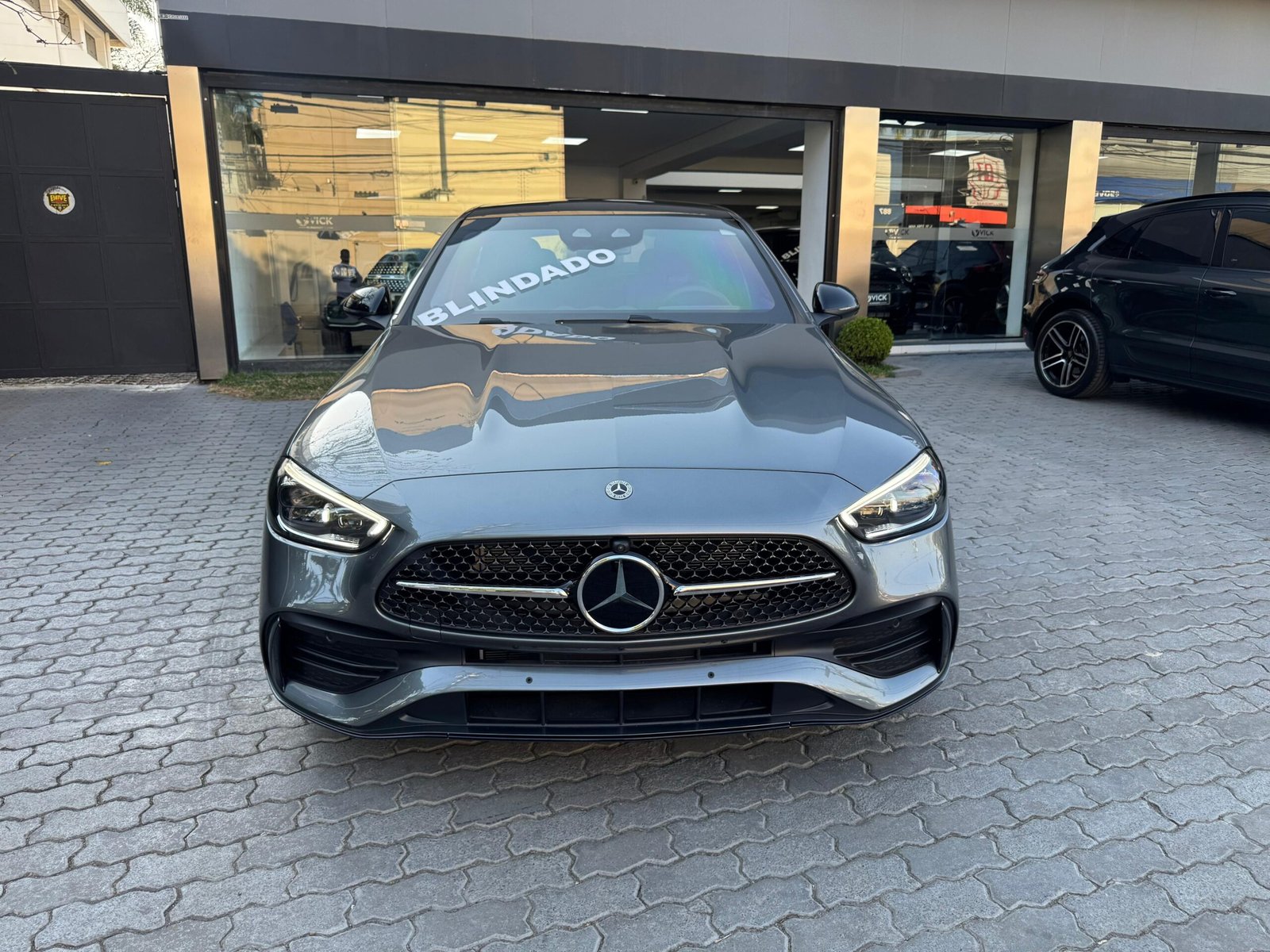 a28bb63c-0777-41f0-b634-31c6f4074a0f